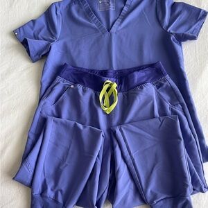 Figs Casma Three-Pocket Scrub Top & Zamora Jogger Scrub Pants